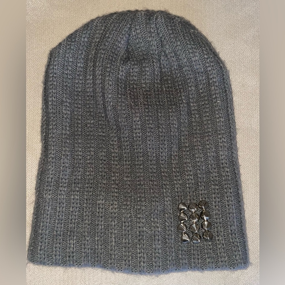 🩶 Beanie w/ Spikes